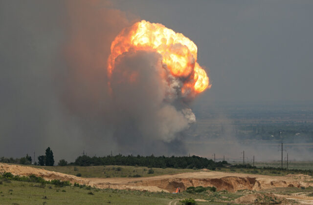 fire at military base in crimea forces evacuation of more than 2000 people