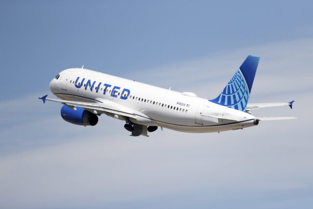 investigators say miscommunication between pilots caused united plane to drop near oceans surface