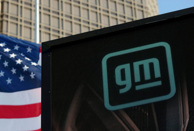 gm offers 10 wage hike in contract talks that uaw calls insulting