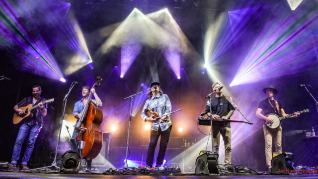 hit the slopes with the infamous stringdusters ski tour 2024